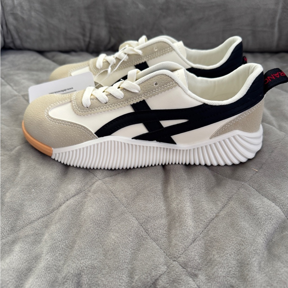 Deflorance Cream and Black Sneakers size 40